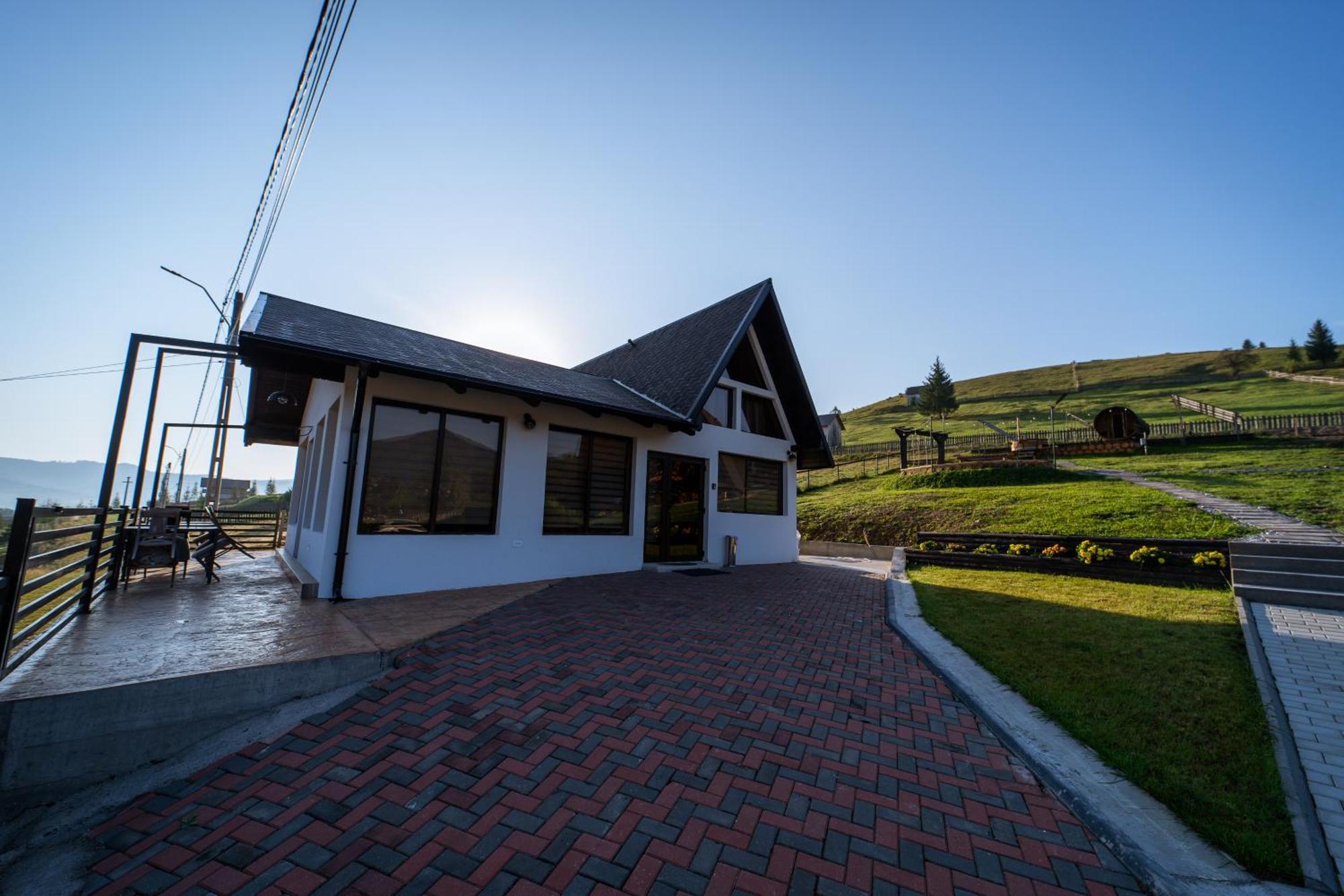 A Pisc Otel Vatra Moldoviţei Dış mekan fotoğraf