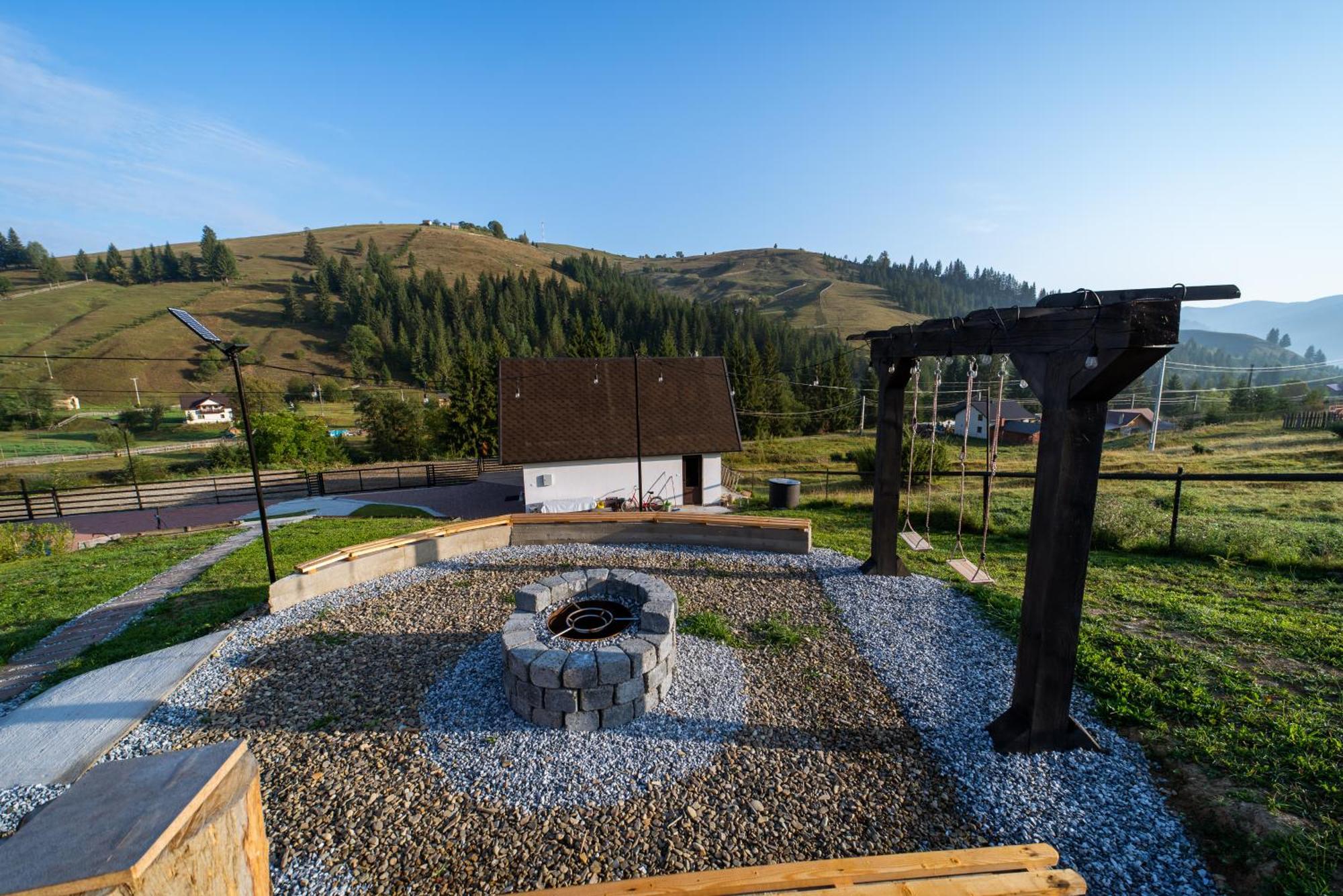 A Pisc Otel Vatra Moldoviţei Dış mekan fotoğraf